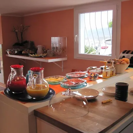 Pischinas בית הארחה 4*